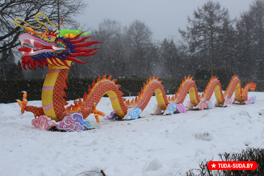 festival-gigantskikh-kitayskikh-fonarey-v-botanicheskom-sadu