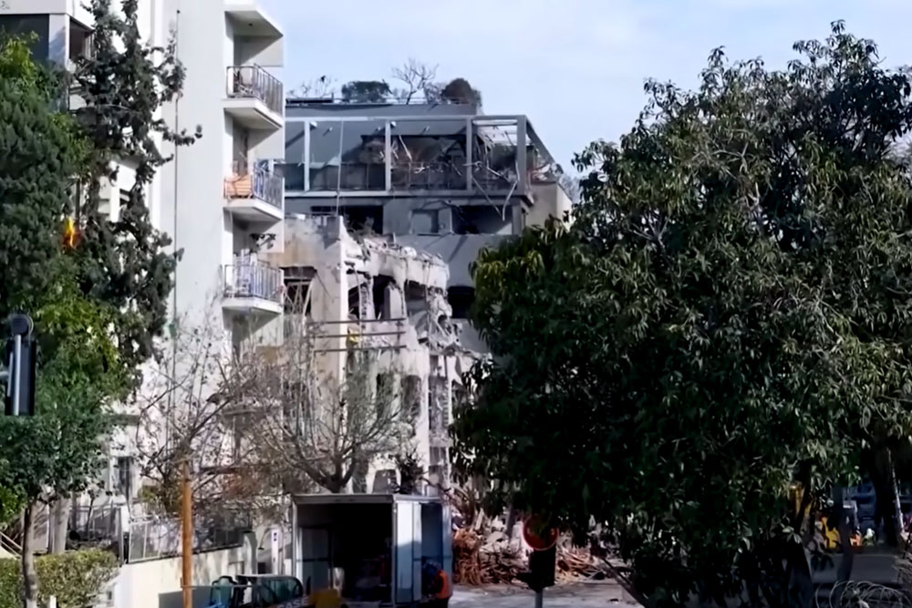 Белорусов вывезли из-под обстрелов в Иране Эвакуация