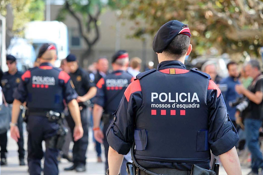 politsiya-v-ispanii-zachistila-barselonu-ot-turistov