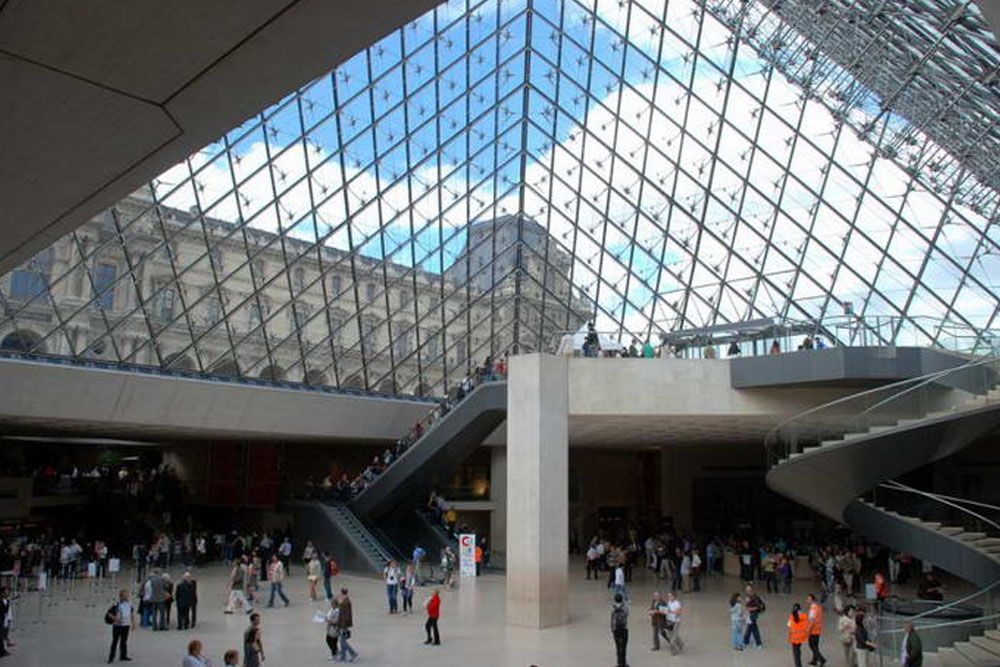 Лувр закрыт на неопределённый срок из-за забастовки сотрудников Лувр