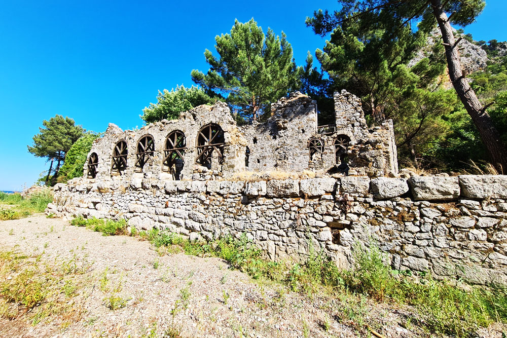 ruiny-drevnego-goroda-olimpos